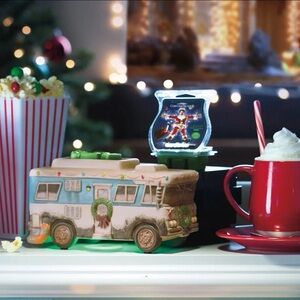 Scentsy HARD TO FIND Christmas Vacation warmer